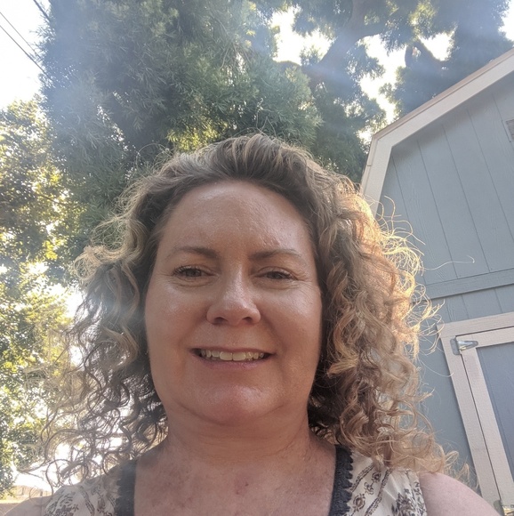 Meet your Posher, Denise - Picture 2 of 2